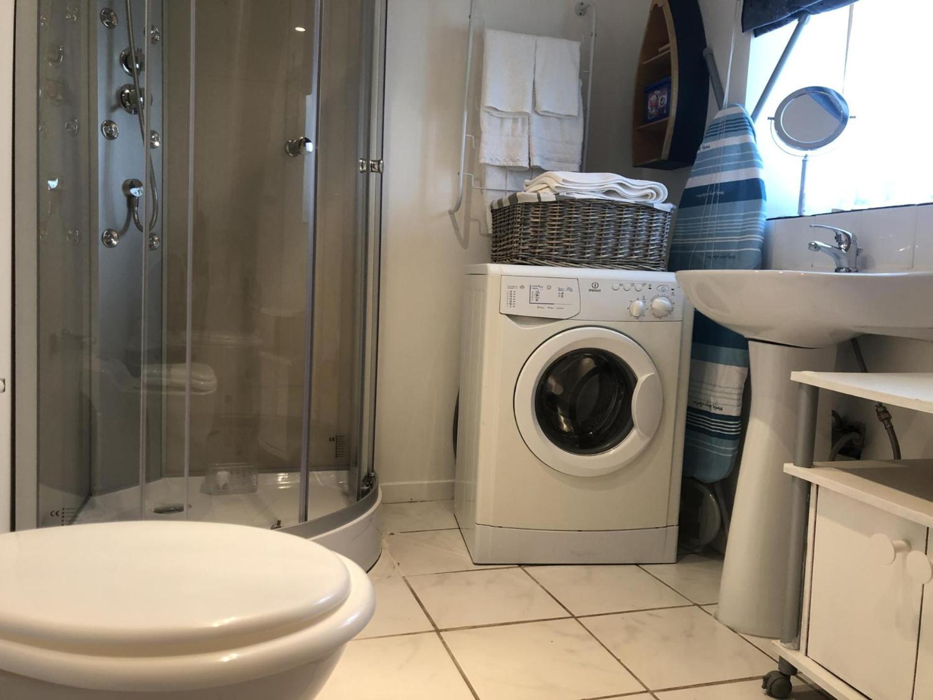 1 Bedroom Tranquil Fishing By The Holiday home *