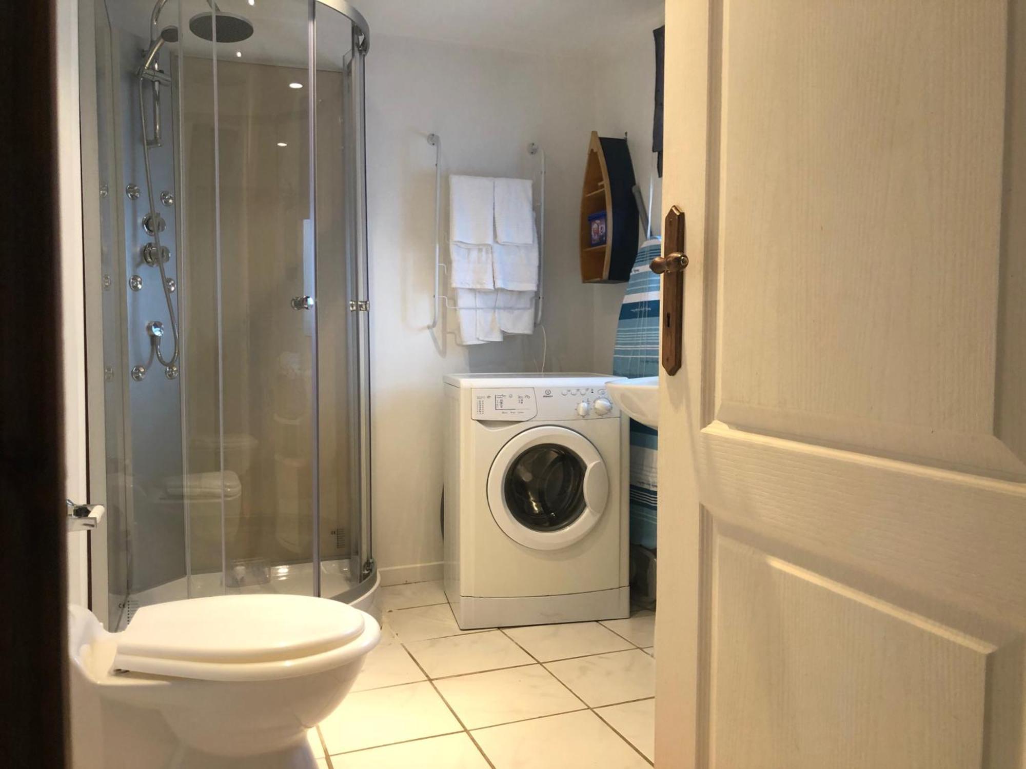 1 Bedroom Tranquil Fishing By The